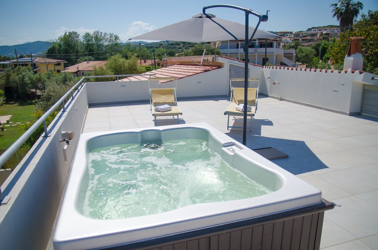 [Villa Leo] Solarium with Jacuzzi near the Sea