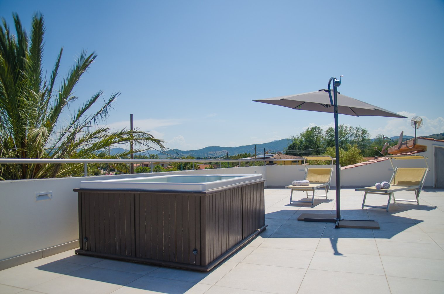 [Villa Leo] Solarium with Jacuzzi near the Sea