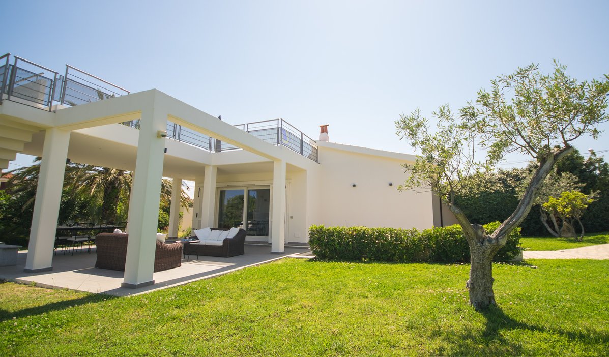[Villa Leo] Solarium with Jacuzzi near the Sea