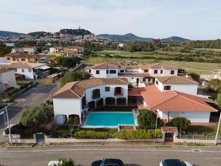 [Piscina e Giardino] Comodo APT 3 minuti dal Mare